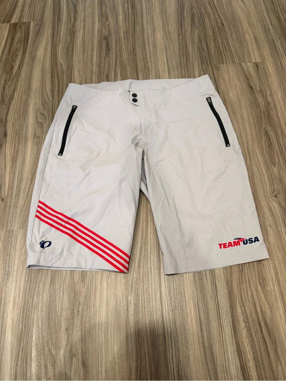 USA Triathlon Pearl Izumi Light Gray Athletic Shorts with Red Accents - Size L